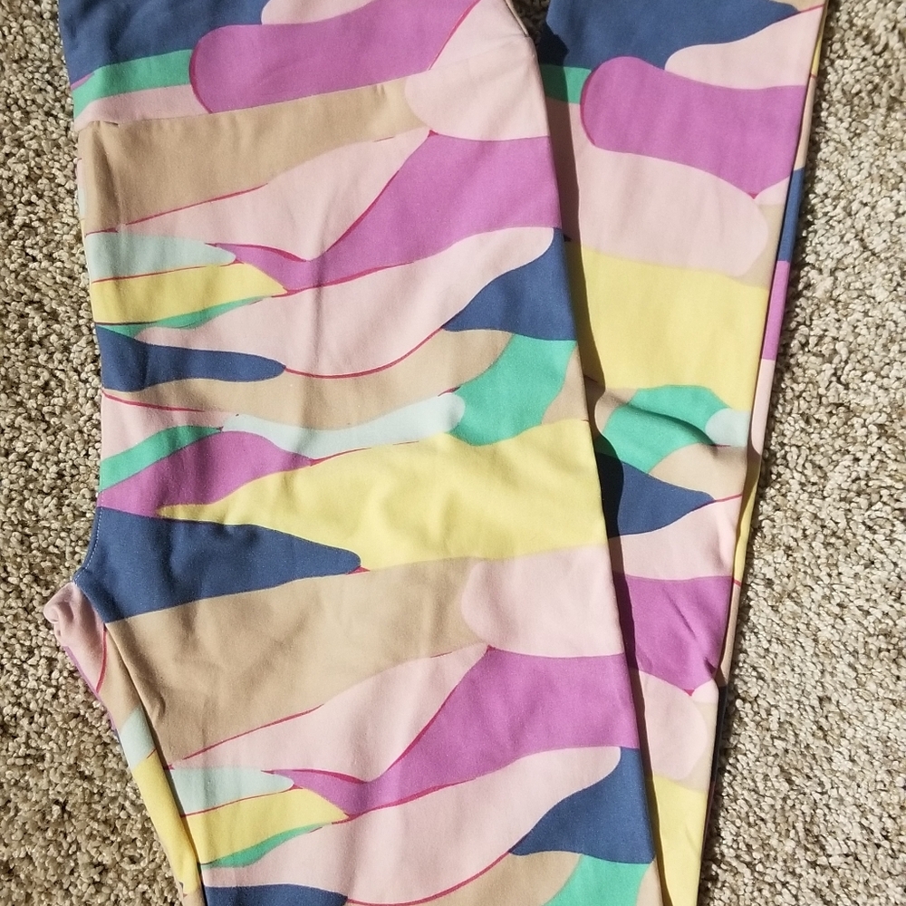LuLaRoe One Size leggings sizes 2-10